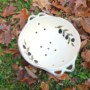 Olivera Ceramic Style Eyes Collander or Large Berry Bowl w Handles Baum Bros 12"